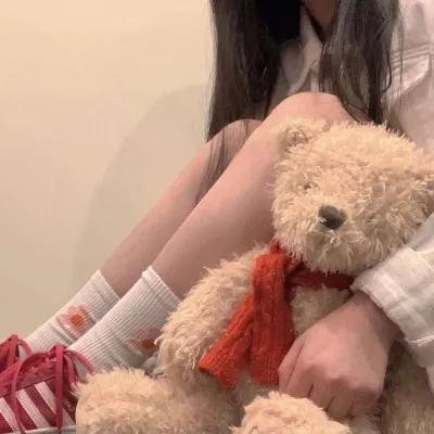 国民男神机场牵手女助理，粉丝集体脱粉，整整一周引热议